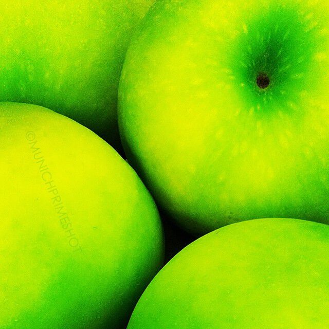 B I G A P P L E

#stillleben
#momentaufnahme
#detail
#closeup
#makrofotografie
#macrophotography @munichprimeshot 
#essen #obst #foodphotography #munichprimeshot #stilllife
