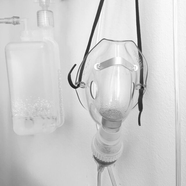 DARTH VADER .
#münchen #blackandwhite #nyc #stillleben #nycprimeshot #klinikum #bnw #bnw_life #blackandwhitephotography #münchenliebe #minimal #igworldclub #ig_europe #igers #instagram #hospital #oxygenmask #photooftheday #stilllife #bayern #royalsnappingartists #bnw_captures #blackandwhite #rsa_bnw #photography #schwabing #munich #medicine #yourshotphotographer #krankenhaus @munichprimeshot