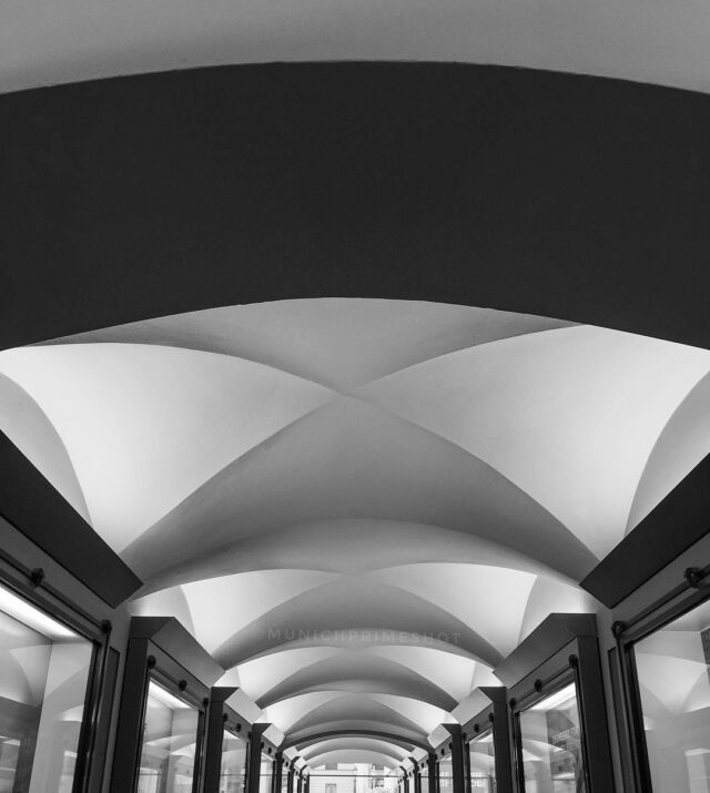love the #design 😍 .
.
.
#münchen #travelgram #schönstestadtderwelt #955charivari #MunichCity #Bavaria #visitbavaria #bnw #blackandwhite #Bayern #Münchenliebe #munichprimeshot #munichblogger #igersmunich #moodygrams #InstaMunich #deinbayern #nyc #nycprimeshot #nycprime_ladies #marienplatz #details #archilovers #royalsnappingartists #explore #architecture #yourshotphotographer #canon