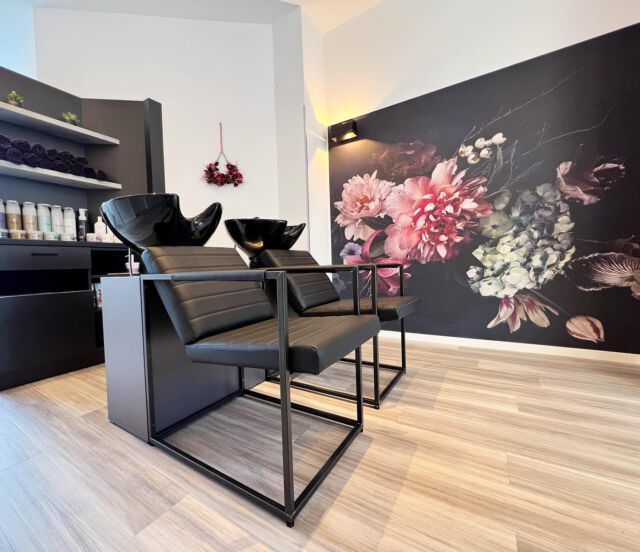 …Der Wohlfühlfaktor wird hier ganz groß geschrieben bei @diehaarkuenstlerin …❤️

#münchen #friseur #hairstylist #munichprimeshot #interieur #interiordesign #design #decoration #architektur #wallpaper #münchenliebe #wellaprofessional #fotografie #blumenliebe #innendesign #bayern #wellahair #dekoration #ichhabdiehaareschön #balayage #coloration #friseurmünchen #friseursalon #diehaarkuenstlerin #wohlfühloase #interieurfotografie #haarstylist #künstlerin #haarfarbentrends