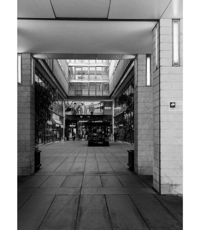 Walk the lines 😋❤️

#blackandwhitephotography #architektur #ctmagazine #rsa_streetview 
#nyc #monochromephotography #blackandwhite #streetfotografie #liveforthestory #magazine35mm #35mm #münchenliebe #fotografin #shootaesthetics #fotografinmünchen #picturesmagazin #fotografie #fotomagazin_de #monochrome #mundusmag #weshootmirrorless #streetphotography #munichprimeshot #streetphotographyinternational #canonphotography #canondeutschland #schwarzweissfotografie #architecture #münchen #fromthestreetswithlove