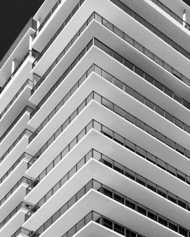 I L L U S I O N
.
.
.
#royalsnappingartists #travelblogger #travelgram #architektur #architecture #photooftheday #visitflorida #sonyalpha #gebäude #immobilien #wohnen #realestate #design #building #munichprimeshot #florida  #sunshinecoast #sonyimages #yourshotphotographer #architecturephotography #sonyalpha6000 #archilovers #miamibeach #architecture #bnwphotography #bnw #blackandwhite #miami #arkiromantix_bw #bnwmood @munichprimeshot